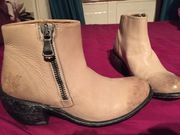 John Fluevog women's tan leather boots size 6.5 new
